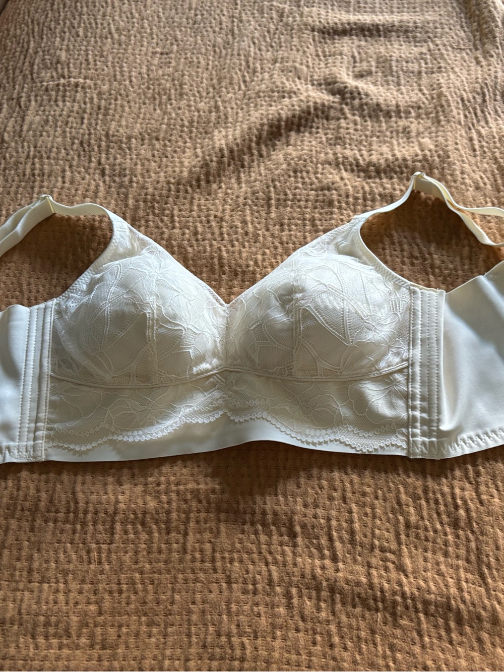 SHEIN Cream Lace-Trim Support Bra 42B